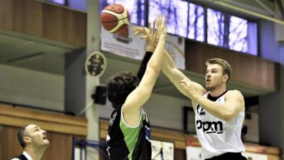 Bild: Büttner, Gerhard
Auch auf Jonas Meißner (rechts) wird es gegen Zwickaus Center ankommen. Neustadts Big-Man hätte auch im letzten Duell mit den Sachsen (Bild) zum Matchwinner werden können, wurde aber zu wenig angespielt.
