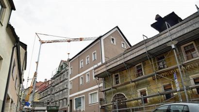 Bild: ANDREAS ROYER
Leerstände und sanierte Objekte findet man in der Altstadt in direkter Nachbarschaft.
