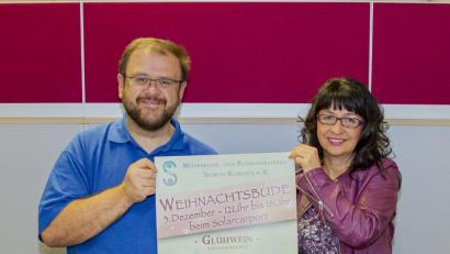 Bild: hwk
Hans Walter und Gabriele Scherl werben für die Weihnachtsbude am Dienstag, 3. Dezember.