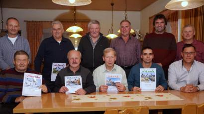 Bild: bkr
Die Züchter und die Preisträger der beiden Vereine: (vorne von links) Siegfried Bayerl, Hans Kreuzer, Richard Prechtl, Alberto Cotayo, Adrian Kolb, (hinten von links) Alfred Kreuzer, Erwin Scherm, Hans Braun, Gerhard Brunner, Bernhard Pocker und Norbert Prechtl.