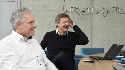 Bild: Petra Hartl
Bei der Firma Baumann im Industriegebiet herrscht nicht nur in der Vorstandsetage beste Stimmung Geschäftsführer Karl Ebnet (links) und Technischer Leiter Stefan Rauch können von einem guten Geschäftsjahr berichten.