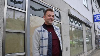 Bild: ck
Christian Frischholz wird im Februar ein Geschäft eröffnen. Noch befindet sich das Erdgeschoss des Anwesens Bahnhofstraße 6 mitten in der Umbauphase. Das Ladenkonzept steht jedoch fest.