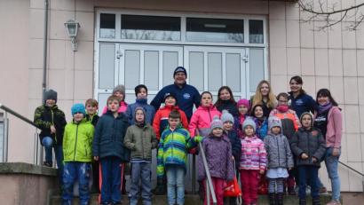 Bild: exb
Die Feuerwehr Griesbach gründete eine Kinderfeuerwehr. Fünf Betreuer führen die Sechs- bis Elfjährigen spielerisch und kindgerecht an die Thematik Feuerwehr heran.