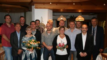 Bild: fpoz
Langjährige Mitarbeiter zeichnete das Unternehmen ABM Greiffenberger aus. Im Bild von links Wolfram Hahn, Ottmar Wiche, Markus Baer, Lydia Judas, Reimund Brunner, Udo Spichtinger, Markus Fuierer, Winfried Traglauer, Dagmar Konziel, Oliver Knoll, Alexander Benker, stellvertretender Betriebsratsvorsitzender Jan Tröger, Anastasios Peponis und Geschäftsführer Robert Lackermeier.