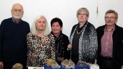 Bild: Stephan Huber
Die Sammler mit ihren schönsten Stücken (von links): Rudolf Rath, Irene Kugler, Christa Schenk, Vorsitzende Christine Paschen sowie Hans Schenk (nicht im Bild Gustav Steyer).