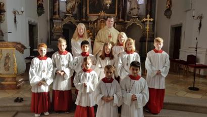 Bild: bgl
In der Stadtpfarrkirche St. Johannes traten Ministranten ihren neuen Dienst an.