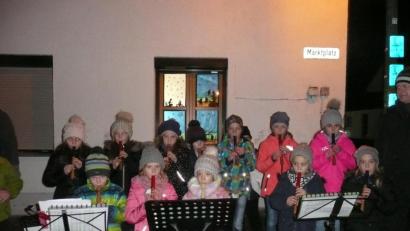 Bild: amö
Die Flötengruppe der Kapelle Kunschir hat die musikalische Gestaltung übernommen