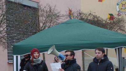 Bild: Hubert Brendel
Per Losentscheid wurden in Immenreuth durch „Die Partei“ die 24 Kandidaten für den Gemeinderat sowie der drei Bürgermeister ermittelt. Ganz rechts, Konstantin Kühnelt aus Kemnath, Vorsitzender des Kreisverbandes Tirschenreuth.