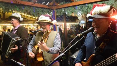Bild: Kunz
Der Auftritt der "Neisteder Zoiglmusi" ist schon Tradition auf dem Weidener Christkindlmarkt.
