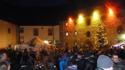 Bild: rha
Am zweiten Adventswochenende ist es wieder so weit: Die Stadt Vilseck lädt zum romantischen Weihnachtsmarkt auf die Burg Dagestein ein, um auf das schönste Fest des Jahres einzustimmen.