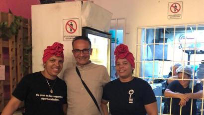 Bild: exb
Keine Berührungsängste haben Stephan Maschke und die Häftlinge, die im Restaurant bedienen.