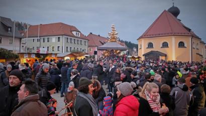 Bild: twi
Großer Andrang auf dem Adventsmarkt am Marktplatz