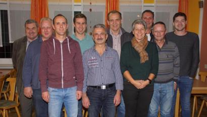 Bild: mmj
Als Vorsitzender bleibt Franz Dietl (Dritter von links) an der Spitze der Vorstandschaft im TSV Stadlern. Zum Großteil ist die Führungsmannschaft im Amt bestätigt worden .