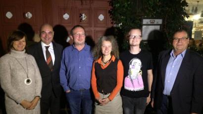 Bild: exb
Die Grünen haben in Königstein im Gasthof Zum Hirschen ihren Landratskandidaten gekürt (von links): Gaby Mutzbauer, MdL Jürgen Mistol, Landratskandidat Peter Eckert, Kreisrätin Yvonne Rösel, Grüne Jugendsprecher Elias Wolf und Kreisrat Karl-Heinz Herbst.