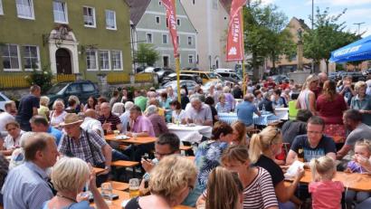 Bild: bö
Mit einem Fest feierten die Hohenburger die Eröffnung ihres Marktladens am Wochenende.