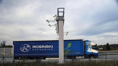 Bild: Drahoslav Ramik/dpa
In Tschechien gibt es ein neues Lkw-Mautsystem. An den Grenzübergängen kann es zu Staus kommen.