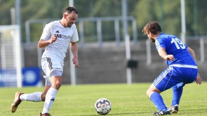 Bild: A. Schwarzmeier
Filip Trantina (links) trägt nicht mehr das Trikot der SpVgg SV Weiden. Der 32-jährige Tscheche und die Schwarz-Blauen einigten sich verletzungsbedingt auf eine vorzeitige Vertragsauflösung.