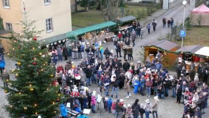 Bild: dob
Der Innenhof von Schloss Friedrichsburg bietet eine wunderbare Kulisse für "Advent im Schloss".