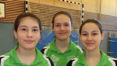 Bild: exb/Erich Kneißl
Das Mädchenteam mit (von links) Eva Wittmann, Lea Wittmann und Antonia Heigl liegt auf dem ersten Platz in der Bezirksoberliga.