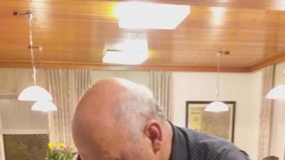 Bild: jzk
Gerd Retzer freute sich über die Geburtstagstorte.