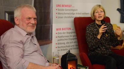 Bild: Kunz
Alfons Ernstberger steht hinter der Fridays-for-Future-Bewegung. Gemeindereferentin Maria Rehaber-Graf macht deutlich, wie sinnstiftend es sei, Verzicht zu üben.