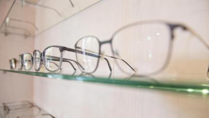 Bild: Robert Günther/dpa
In einem Bayreuther Geschäft wurden Brillen im Wert von bis zu 100.000 Euro gestohlen.