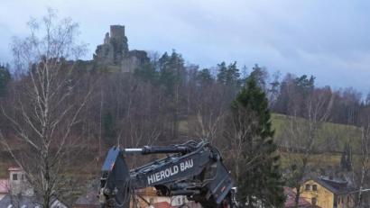Bild: nm
Das "Polizeihaus" ist Vergangenheit. Den herrlichen Blick hinüber zur Burg wird es aber weiterhin geben, und zwar für die Mieter eines künftigen Wohngebäudes.
