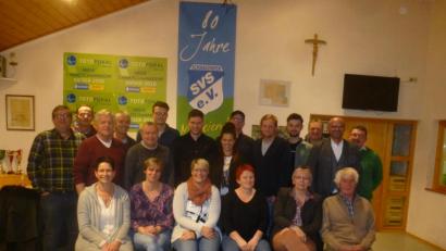 Bild: mad
Der SV Schwarzhofen hat wieder eine Führungsriege. Unser Bild zeigt die Vorstands-Mitglieder nach der Wahl.