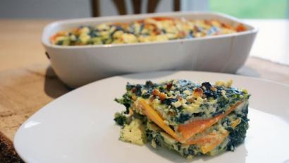Bild: Gabi Schönberger
Aus Süßkartoffelscheiben und einer leckeren Spinatzubereitung entsteht eine köstliche Lasagne.