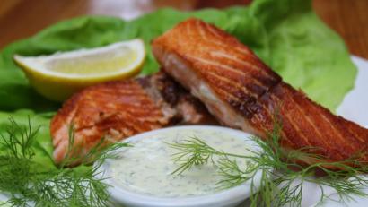 Bild: Bild: exb/Matthias Würfl
Nicht nur zu gebratenem Lachs passt die süß-säuerliche Sauce.