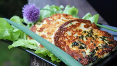 Bild: Mathias Würfl
Als Hauptgericht oder Beilage schmeckt Grillkäse köstlich. Mit ganz einfachen Zutaten kann man ihn selbst machen.