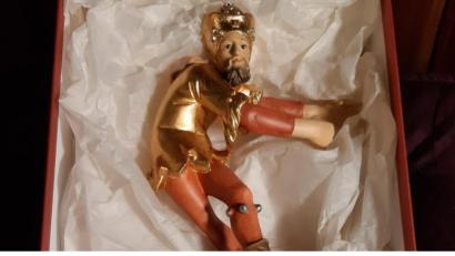 Bild: Wolfgang Sander
Diese Morisken-Figur, einen "Zattelrock", hat Horst Seehofer für die Tombola gespendet.