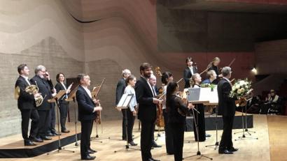 Bild: dok
In memoriam Mariss Jansons: Die Berliner Barock Solisten und die herausragenden Solisten Julia Fischer (Violine) und Nils Mönkemeyer (Viola) musizieren auf Augenhöhe.