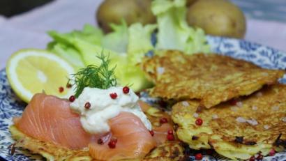 Bild: Matthias Würfl
Warum immer nur Apfelmus? Mit Lachs und Meerrettichsahne schmeckt der Kartoffelpuffer ganz hervorragend.
