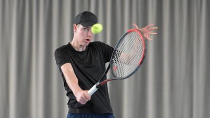 Bild: ref
Yannick Vollmer (Bild) vom TC Amberg am Schanzl hatte das Pech, gleich in der ersten Runde der U16 auf den späteren Sieger Laurenz Grabia zu treffen und verlor in zwei Sätzen.