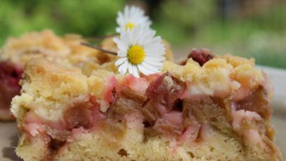 Bild: Matthias Würfl
Die Streusel für den Rhabarberkuchen sollen schön knusprig sein.