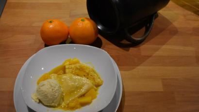Bild: Schiffer
Mit einer Kugel Vanilleeis serviert OWZ-Küchenchef Michael Schiffer die Crêpes Suzette.