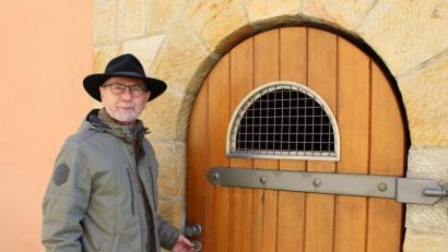 Bild: m
Hans-Werner Robold entsperrt den Zugang zu "Bayerns größtem Felsenkeller-Labyrinth".