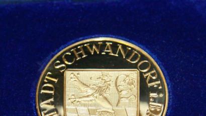 Bild: Hösamer
Der Stadtrat vergibt die Bürgermedaille in der Regel ein mal in jeder Legislaturperiode, zuletzt 2013.