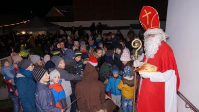 Bild: nib
Für die Kinder hatte der Nikolaus ein kleines Geschenk dabei