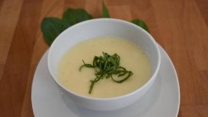 Bild: Schiffer
Ein Hauch geriebene Muskatnuss verfeinert die Spargelsuppe.