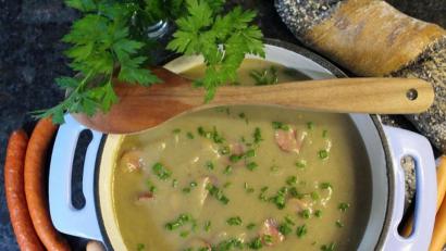 Bild: Matthias Würfl
Fein püriert und mit Wurst schmeckt eine Kartoffelsuppe einfach gut.