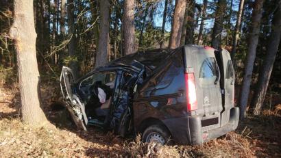 Bild: Hösamer
Die Insassen dieses Wagens, ein 65-Jähriger und seine drei Jahre jüngere Beifahrerin, wurden bei einem Unfall bei Bodenwöhr schwer verletzt.