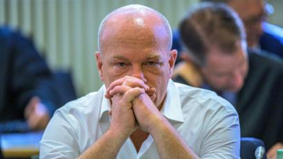 Archivbild: Armin Weigel/dpa
Joachim Wolbergs sitzt im Verhandlungssaal im Landgericht.