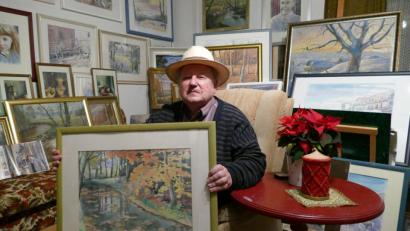 Bild: pi
Reinhold Schultes präsentiert wieder seine Werke.