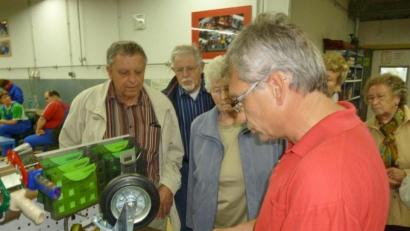 Bild: Archivbild: Fridolin Gans
Der Bezirk tagt gerne dort, wo sich seine Leistungen sehen lassen können: Wie am Dienstag in den gemeinnützigen Naab-Werkstätten für Menschen mit Behinderung in Schwandorf.



Bild mit Gruppenleiter im Metallbereich bei Erklärung der Arbeitsvorgänge


Folgende Dateien oder Links können jetzt als Anlage mit Ihrer Nachricht gesendet werden:
P1010033 (3)