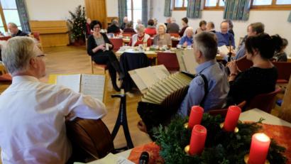 Bild: le
Einen eindrucksvollen Familiennachmittag erleben die Besucher des ersten Adventssingens der evangelischen Pfarrgemeinde St. Johannes Baptista.