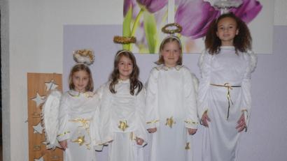Bild: rn
Die Engel Alexandra, Lilly, Sophie und Romy begleiten den Nikolaus bei der Veranstaltung am Freitag, 6. Dezember.