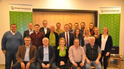 Bild: ak
Bürgermeisterkandidat Christian Porsch (mit roter Krawatte) führt auch die Liste der UBV-Bewerber für den Gemeinderat an.