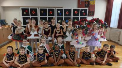 Bild: Sander
Diese Kinder der Freihunger Josef-Voit-Schule tanzen bei der Klösterlichen Weihnacht am 7. und 14. Dezember Peter Tschaikowskijs Ballett „Der Nussknacker“.